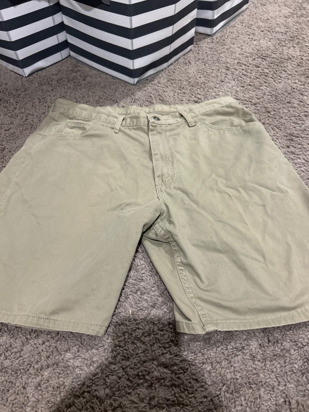 Wrangler Men's Khaki Flat Front Shorts Size 36 Beige Twill Casual Flat Front